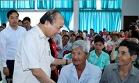 Премьер-министр Вьетнама принял участие в программе «Тэт в семейном кругу» в провинции Виньлонг