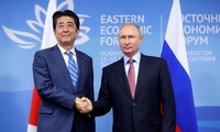 Япония намерена углублять отношения с Россией и заключить мирный договор