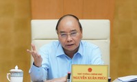 Премьер-министр Нгуен Суан Фук председательствовал на собрании руководящего комитета по регулированию цен