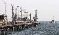 Иран призвал продолжить сокращать добычу нефти 