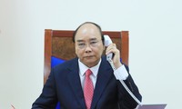 Премьер-министр Вьетнама Нгуен Суан Фук провёл телефонный разговор с сингапурским коллегой Ли Сянь Луном