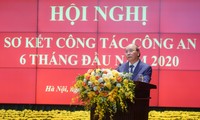 Премьер-министр Нгуен Суан Фук: Народная милиция вносит важный вклад в борьбу с пандемией COVID-19