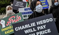 В Турции прошли демонстрации в знак протеста против решения французской редакции Charlie Hebdo