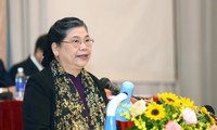Тонг Тхи Фонг: Необходимо улучшать материальную и духовную жизнь малых народностей