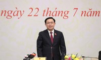 Выонг Динь Хюэ председательствовал на пресс-конференции, посвященной итогом выборов руководителей НС. 