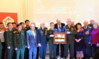 Вьетнамская диаспора в Санкт-Петербурге принесла дань уважения и выразила благодарность бывшим советским военным экспертам