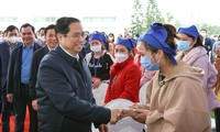 Премьер-министр Фам Минь Тинь: устроить радостный, безопасный, здоровый и экономный Тэт для жителей Тханьхоа