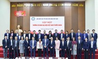 Вьетнамский союз обществ дружбы с зарубежными странами провел встречу с послами, главами представительств Вьетнама за рубежом