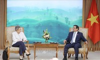 Премьер-министр Фам Минь Тинь попросил Францию поддержать Вьетнам в предотвращении возникающих инфекционных заболеваний