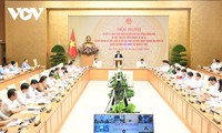 Премьер-министр Фам Минь Тинь: необходимо содействовать цифровой трансформации и развивать электронную коммерцию