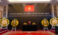 Генеральный секретарь ЦК КПК, Председатель КНР Си Цзиньпин почтил память Генерального секретаря ЦК КПВ Нгуен Фу Чонга