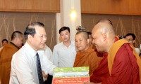 Phó Thủ tướng Vũ Văn Ninh chúc mừng đồng bào Khmer nhân Tết Chôl Chnam Thmay