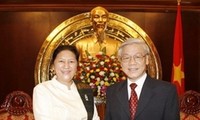 Lãnh đạo Đảng, Nhà nước và Chính phủ Việt Nam tiếp Chủ tịch Quốc hội Lào