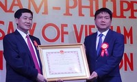 Trao tặng Huân chương Hữu nghị cho ông Johnathan Hạnh Nguyễn