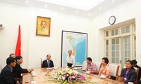 Phó Thủ tướng Nguyễn Thiện Nhân tiếp thân mật đoàn Việt kiều Thái Lan thăm VN