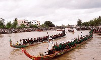 Lễ hội đua ghe ngo của người Khmer ở Sóc Trăng