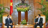 Thủ tướng Nguyễn Tấn Dũng tiếp Đại sứ Bỉ Bruno Angelet
