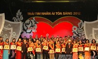 Lễ tôn vinh "Trái tim nhân ái tỏa sáng 2012"