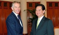 Thủ tướng Nguyễn Tấn Dũng tiếp cựu Thủ tướng Liên hiệp VQ Anh và Bắc Ireland