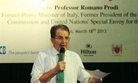 Nguyên Thủ tướng Italia thuyết trình tại Học viện Ngoại giao