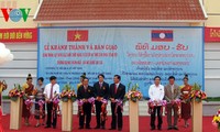 Bàn giao công trình khoa tiếng Việt cho Đại học quốc gia Lào