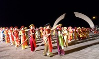 Thành phố Đồng Hới tổ chức lễ hội “múa bông, chèo cạn” và “diễu hành đường phố”