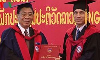 Trao bằng tiến sĩ danh dự cho Chủ tịch nước Lào