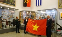 Việt Nam trao tặng Nga phiên bản “Quân kỳ Quyết thắng”