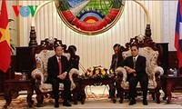 Thủ tướng Lào tiếp Đoàn cấp cao Ban Tổ chức Trung ương Đảng Cộng sản Việt Nam