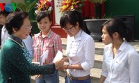 Phó Chủ tịch nước Nguyễn Thị Doan dự khai giảng tại trường Đại học Thương Mại Hà Nội