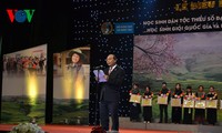 Phó Thủ tướng Nguyễn Xuân Phúc dự Lễ biểu dương học sinh dân tộc thiểu số