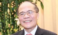 Chủ tịch QH Nguyễn Sinh Hùng: Đoàn kết, đổi mới, hoàn thành thắng lợi nhiệm vụ kế hoạch 2011 - 2015