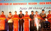 Khai mạc Hội chợ thương mại quốc tế vùng Tây Bắc - Điện Biên 2014