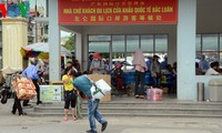 Giao thương, du lịch vùng biên Việt Nam - Trung Quốc vẫn diễn ra nhộn nhịp