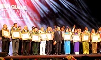 Chương trình “Vinh quang Việt Nam” năm 2014: Tôn vinh những tấm gương tiêu biểu