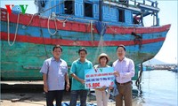 Độc giả Báo điện tử Đài Tiếng nói Việt Nam ủng hộ tiền sửa chữa tàu cá bị tàu Trung Quốc đâm chìm