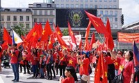 Người Việt Nam tại Đức tuần hành phản đối Trung Quốc