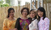 Giữ gìn tiếng Việt và văn hóa Việt cho thế hệ trẻ kiều bào