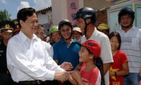 Thủ tướng Nguyễn Tấn Dũng dự Lễ khánh thành dự án cấp điện từ lưới điện quốc gia ra đảo Lý Sơn 