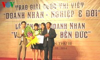 Nhà báo Đài Tiếng nói Việt Nam đoạt giải nhất cuộc thi “Doanh nhân - nghiệp và đời” 