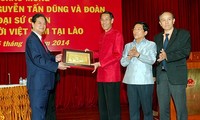 Thủ tướng Nguyễn Tấn Dũng nói chuyện với cộng đồng người Việt Nam tại Lào 