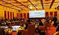  Bảo đảm vai trò trung tâm của ASEAN qua các diễn đàn  ASEAN+3, EAS và ARF 