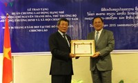 Lào trao Huân chương Lao động cho Thứ trưởng Bộ Lao động-Thương binh và Xã hội Việt Nam
