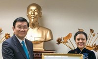 Chủ tịch nước Trương Tấn Sang trao huân chương lao động cho phái đoàn Việt Nam tại Liên hiệp quốc