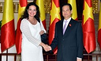 Thủ tướng Nguyễn Tấn Dũng hội kiến Chủ tịch Thượng viện Vương quốc Bỉ Christine Defraigne