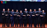 Thủ tướng Nguyễn Tấn Dũng dự Lễ khai mạc và phiên họp toàn thể Hội nghị Cấp cao ASEAN lần thứ 27