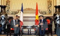 Thành phố Hồ Chí Minh thúc đẩy quan hệ với các địa phương của Pháp 