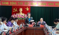 Chủ tịch Quốc hội Nguyễn Thị Kim Ngân giám sát việc chuẩn bị bầu cử tại tỉnh Hải Dương