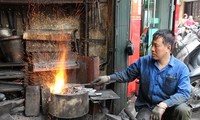 Người thợ giữ lửa trên phố Lò Rèn, Hà Nội