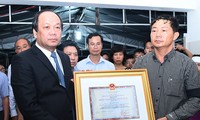 Truy tặng Huân chương Bảo vệ Tổ quốc Hạng Nhất cho Thiếu úy phi công Phạm Đức Trung